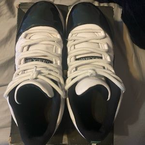 Jordan 11 low emerald